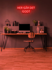 Her går det godt - LED Neon skilt