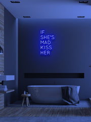 If she's mad kiss her - LED Neon skilt